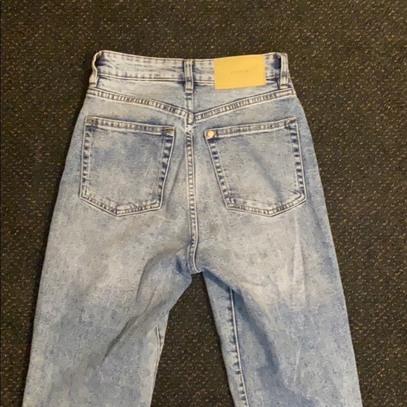 light wash ultra high waist mom jeans - Picture 2 of 3